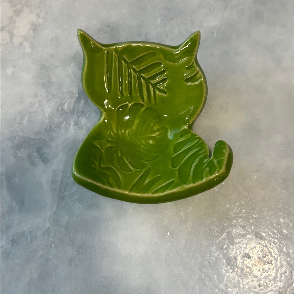Green Tropical Leaf Cat-Shaped Tea Bag / Spoon Holder Ceramic Dish